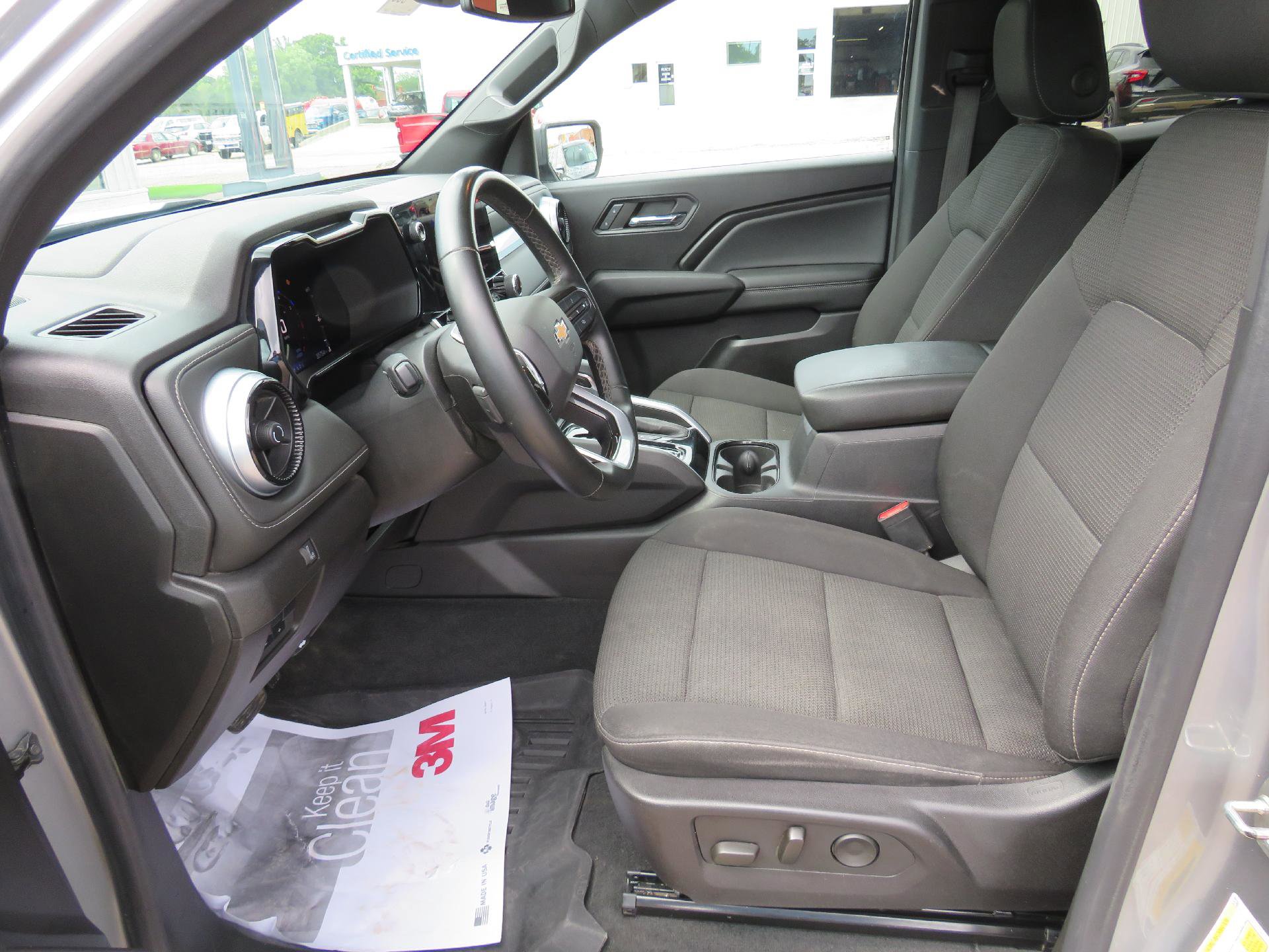 Used 2023 Chevrolet Colorado LT w/ LT Convenience Package II image 3