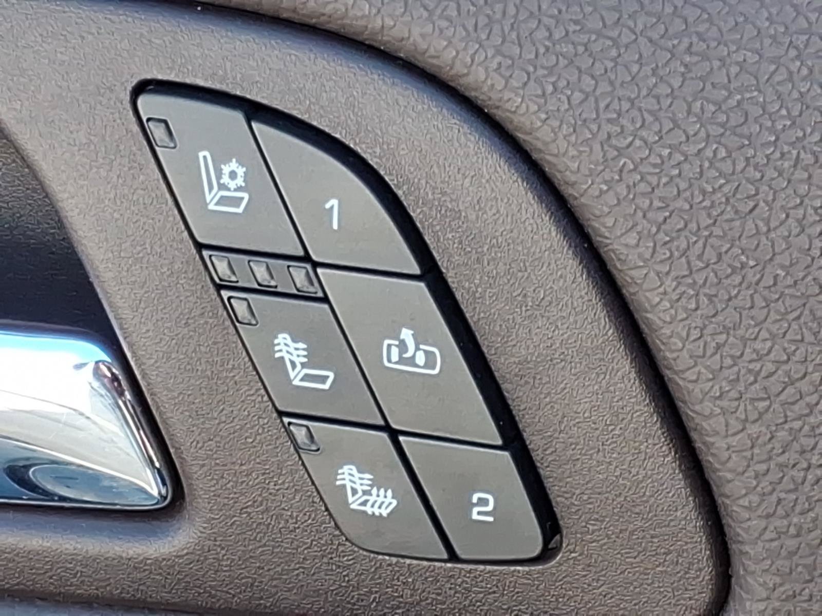 Used 2013 GMC Yukon XL Denali AWD/4WD image 12