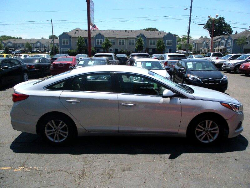 Used 2016 Hyundai Sonata SE image 2