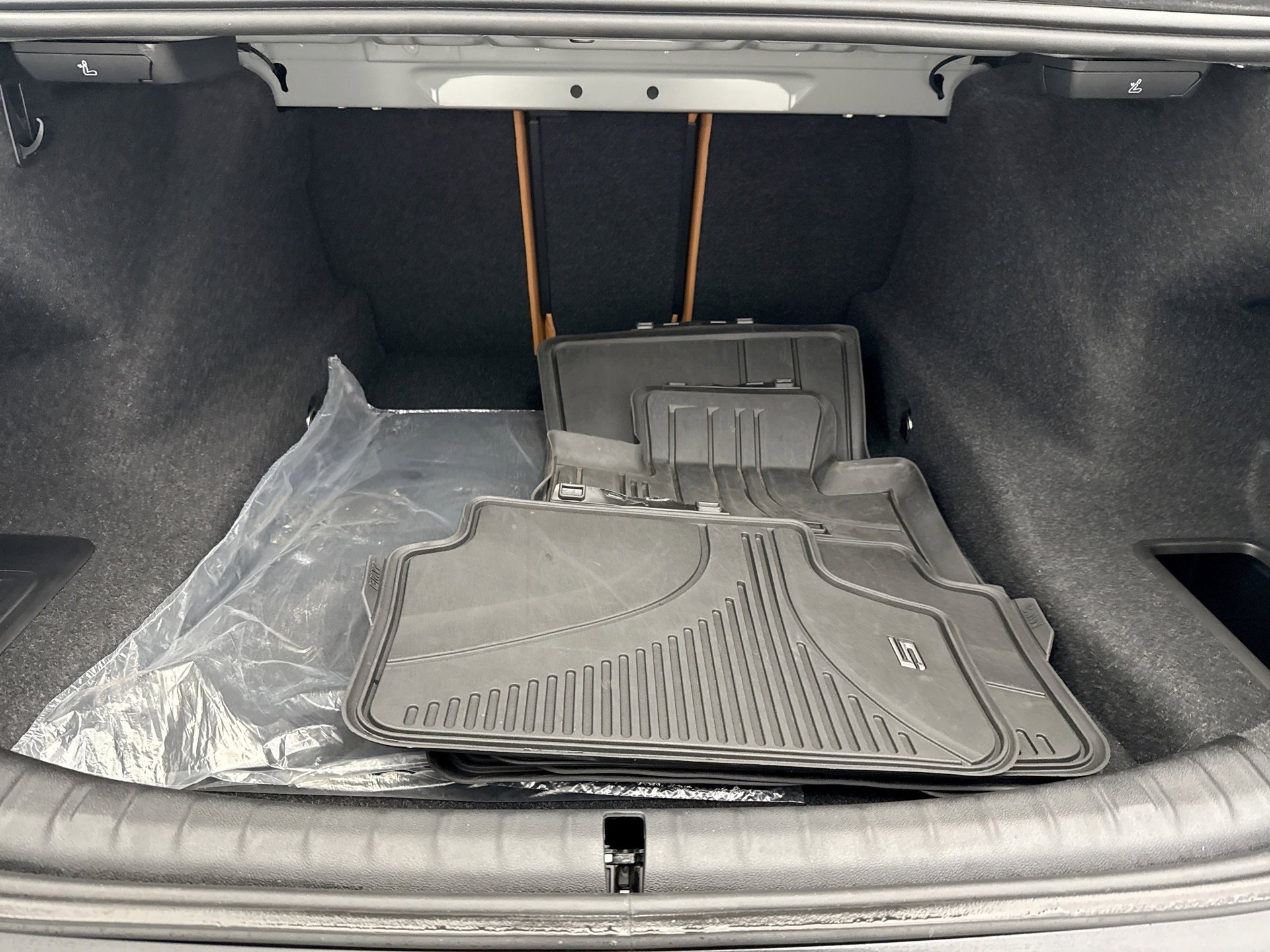 Used 2023 BMW 530i xDrive 530XI AWD w/ Premium Package image 19