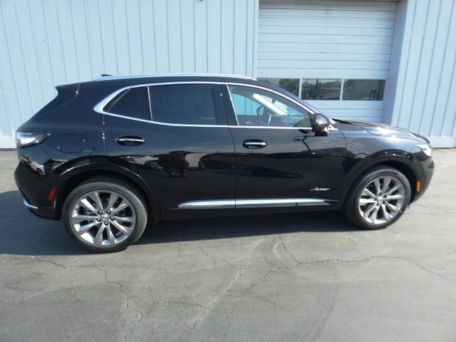 Used 2022 Buick Envision Avenir w/ Technology Package II image 2