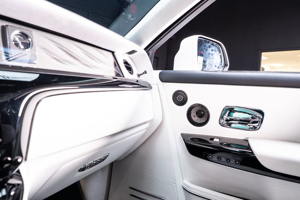 Used 2022 Rolls-Royce Phantom Sedan w/ The Phantom Package RWD image 54