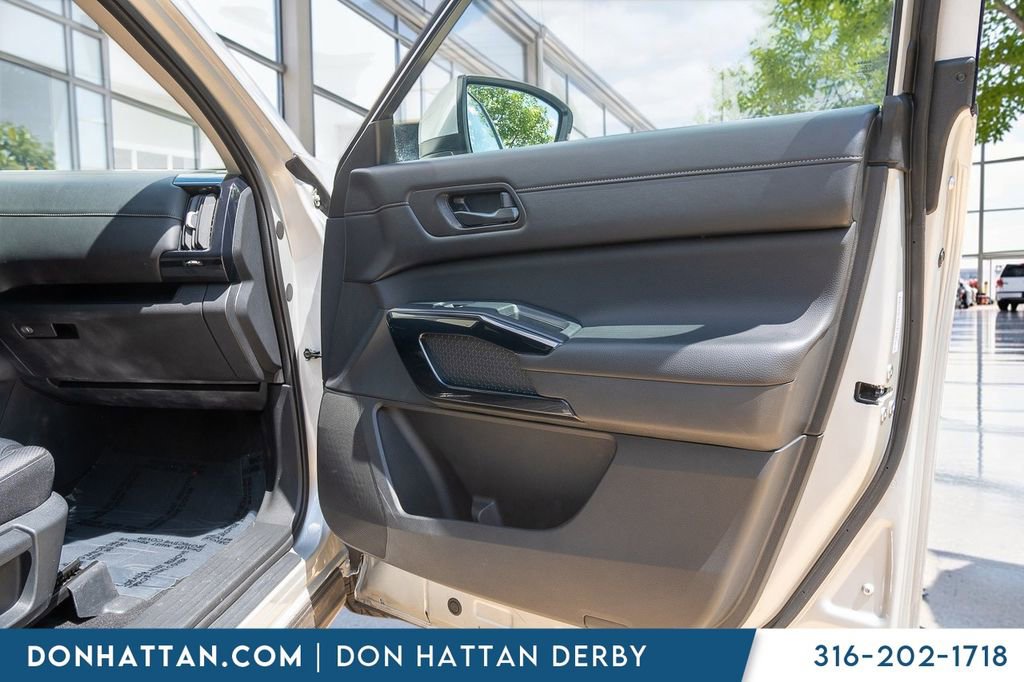 Used 2025 Nissan Pathfinder SV FWD image 24