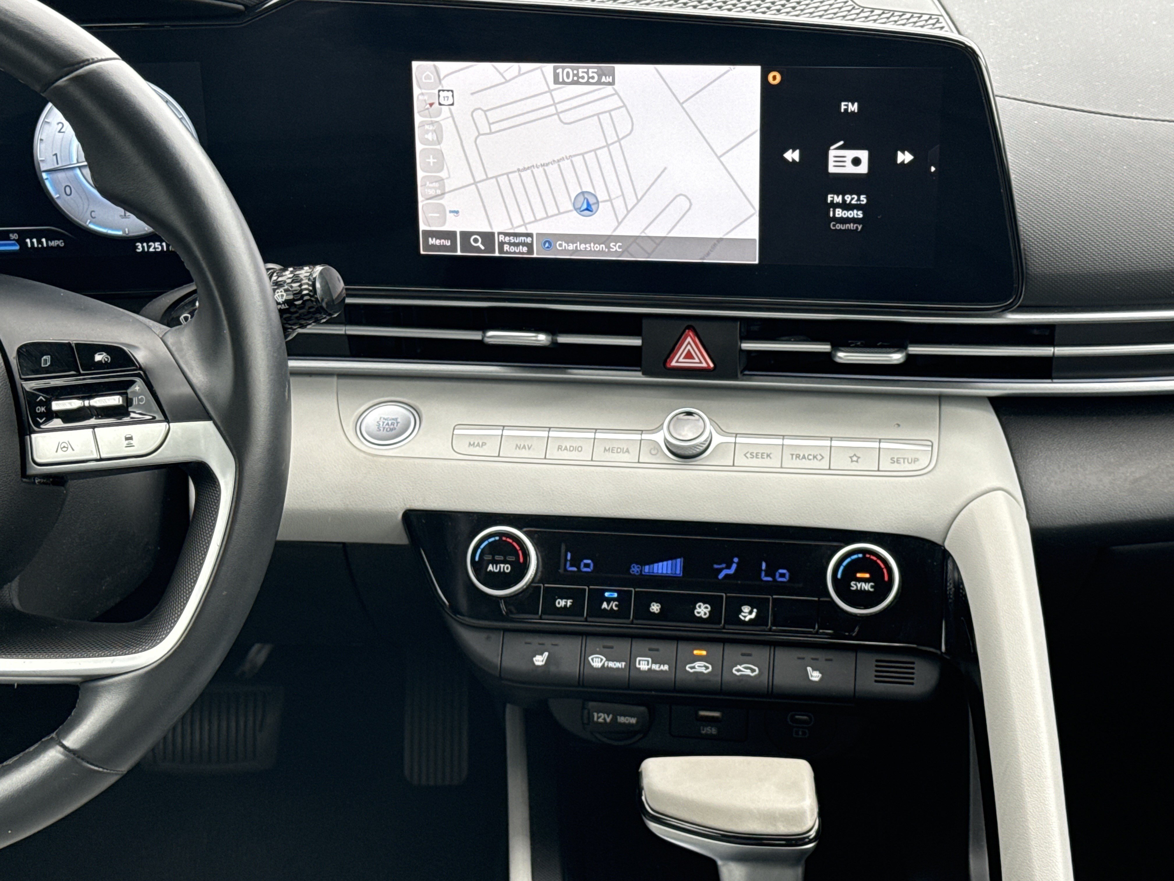 Used 2025 Hyundai Elantra Limited FWD image 29