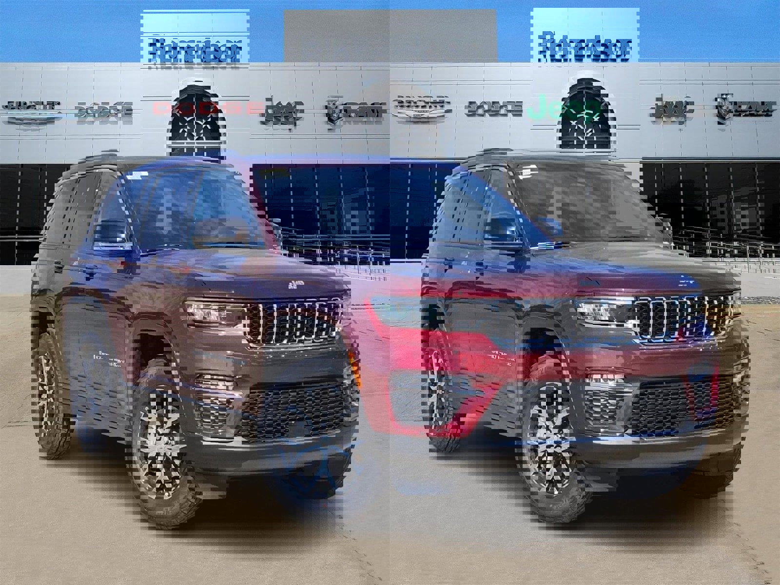 New 2025 Jeep Grand Cherokee Limited w/ Trailer Tow Package