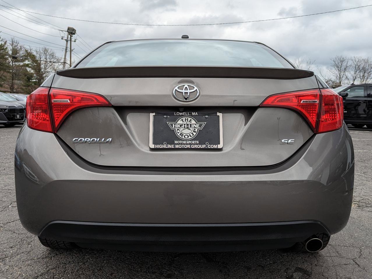 Used 2017 Toyota Corolla SE w/ SE Premium Package FWD image 9