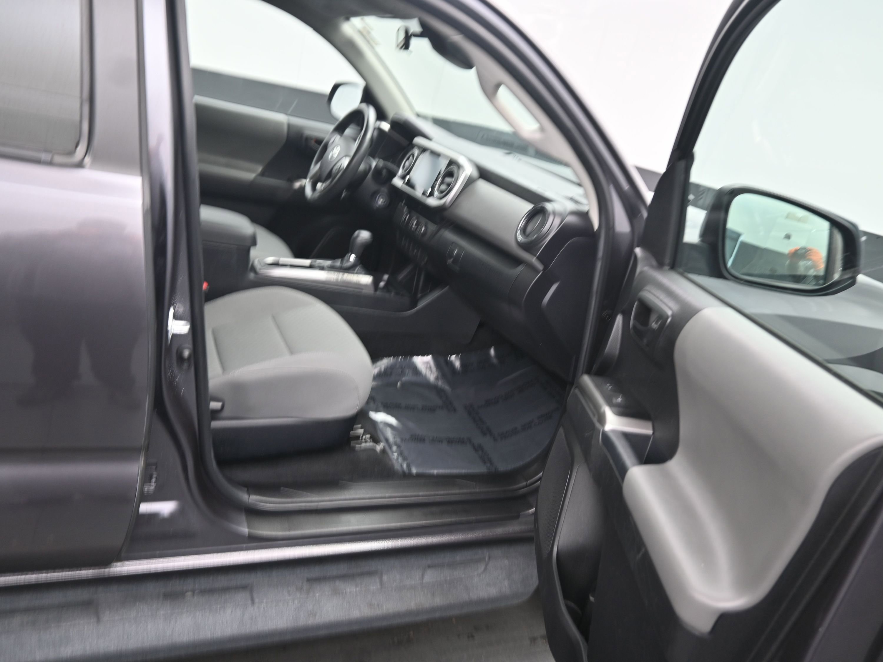 Used 2022 Toyota Tacoma SR5 w/ SR5 Appearance Package (SM) image 11