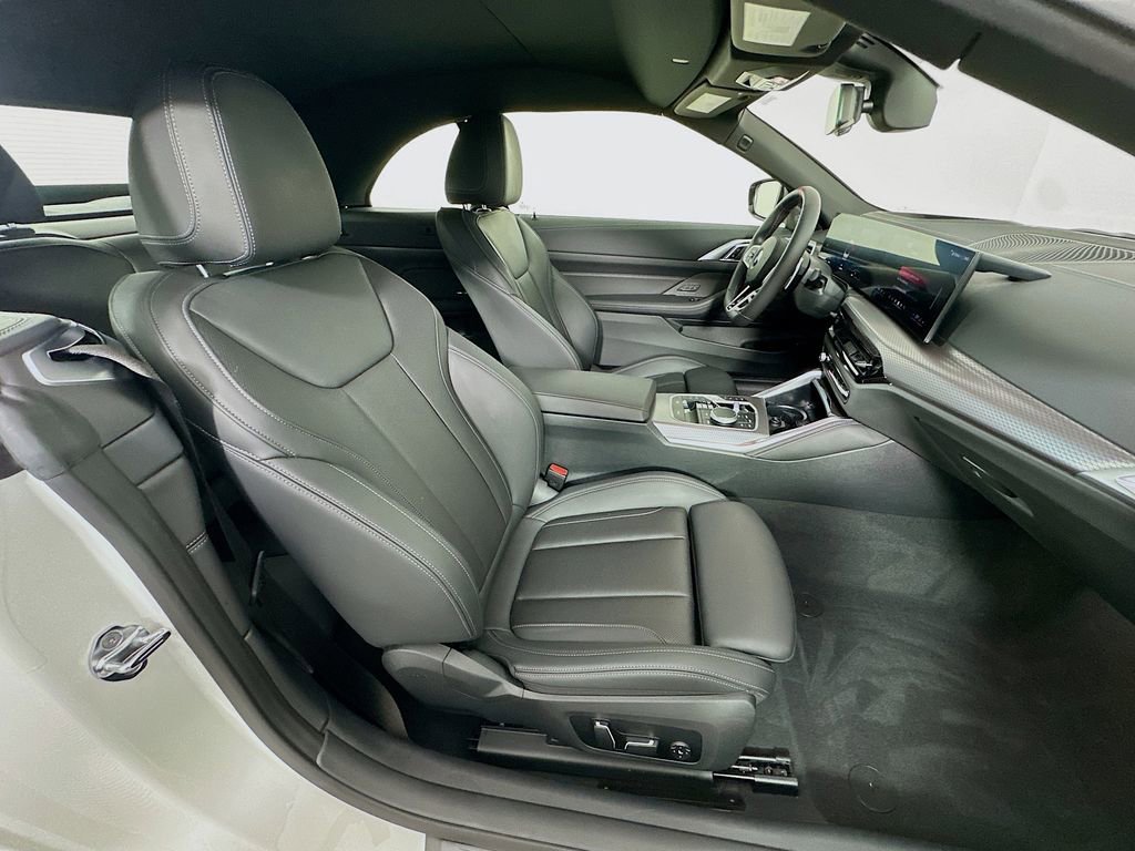 Used 2025 BMW M440i Convertible w/ Premium Package image 28