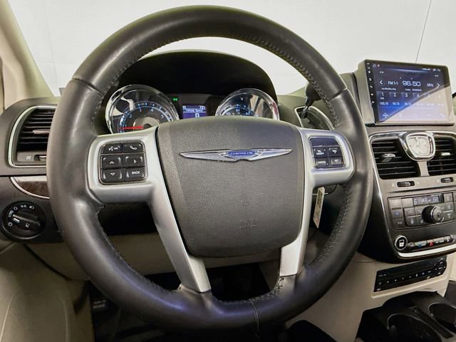 Used 2011 Chrysler Town & Country Touring-L w/ Entertainment Group #2 FWD image 11