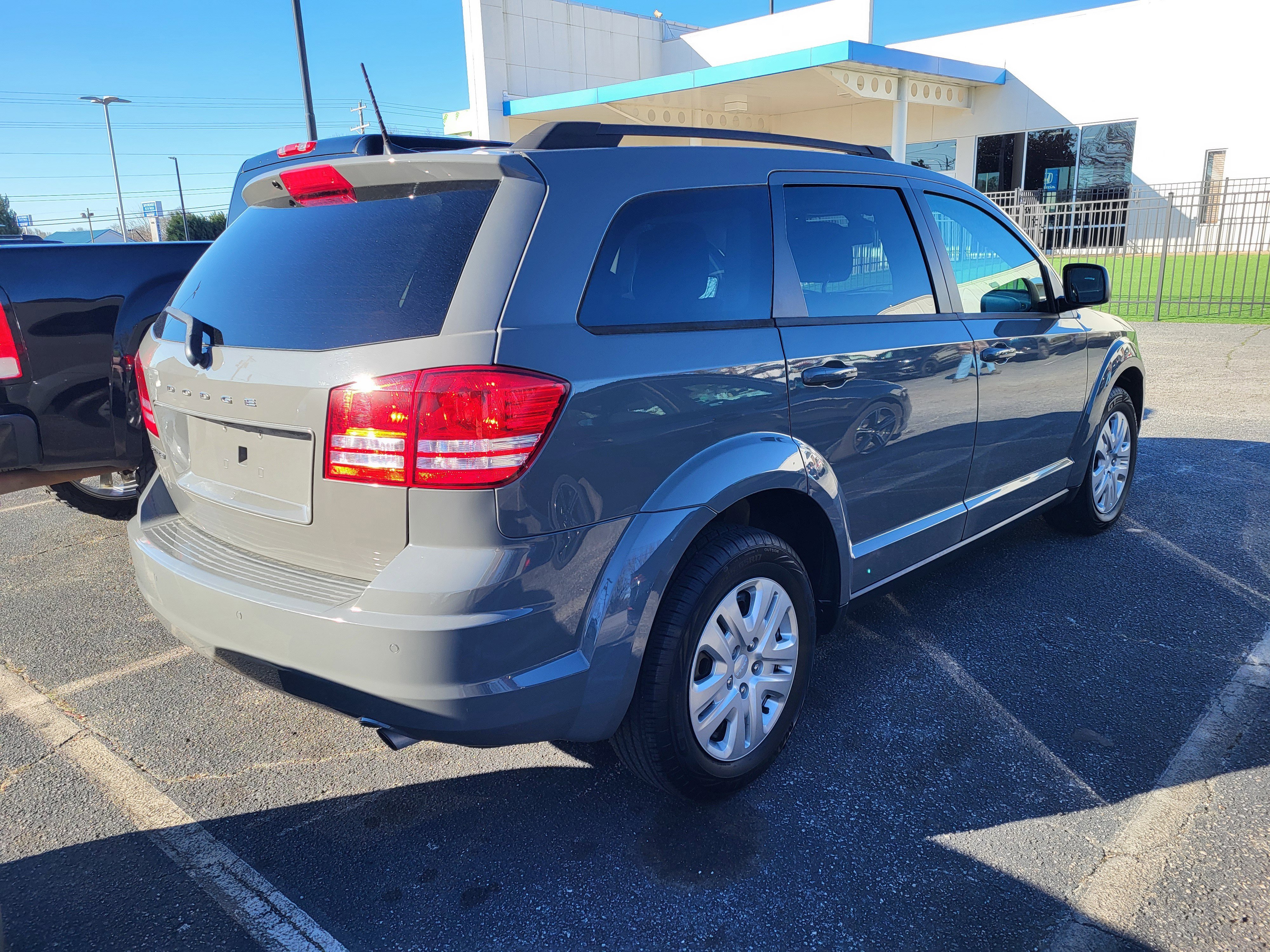 Used 2020 Dodge Journey SE w/ SE Popular Equipment Group image 4