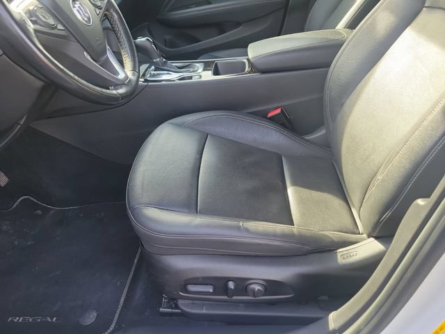 Used 2018 Buick Regal Essence FWD image 24