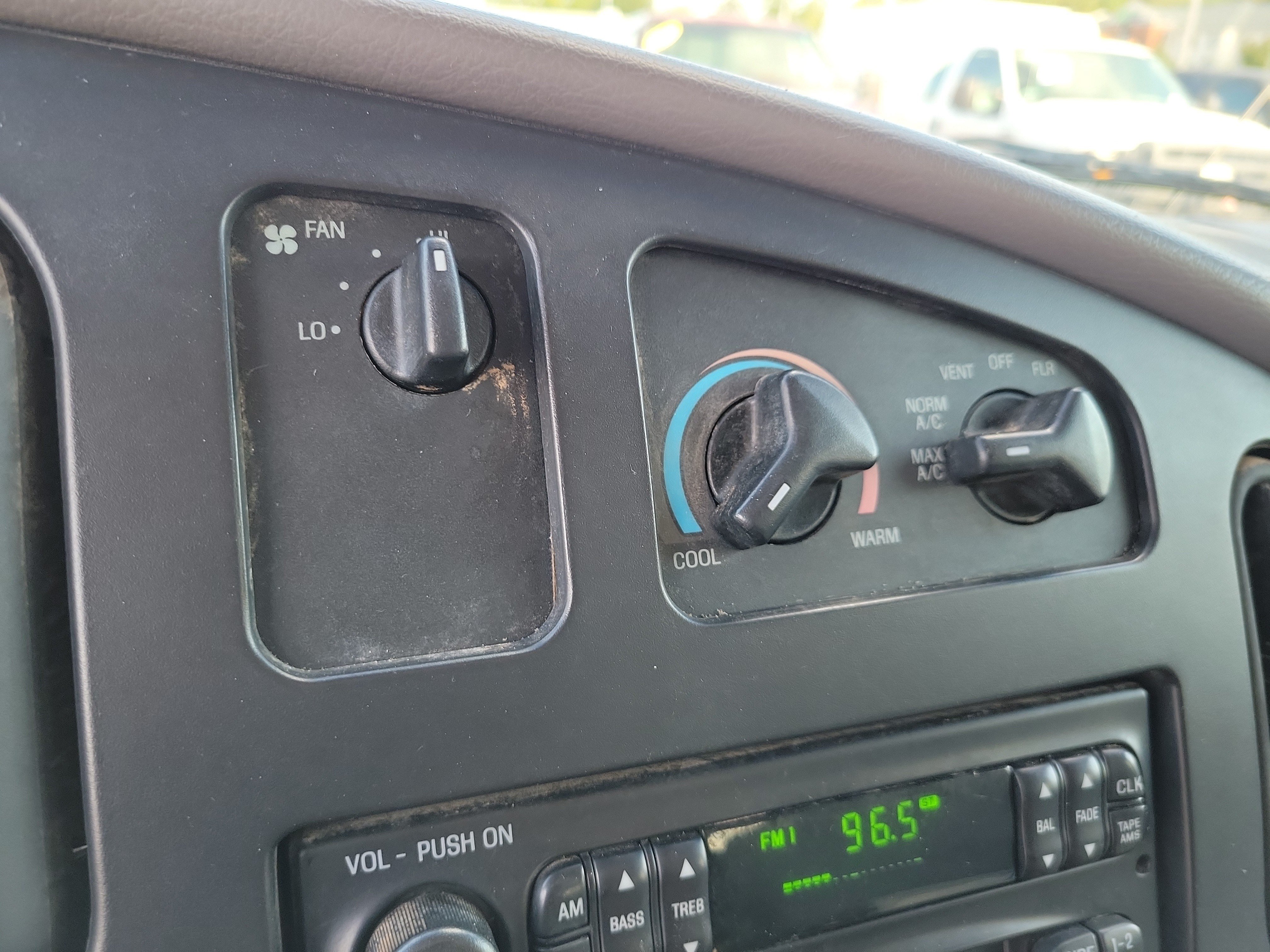 Used 2000 Ford E-250 and Econoline 250 RWD image 14