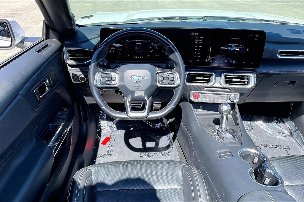 Used 2025 Ford Mustang Premium image 5