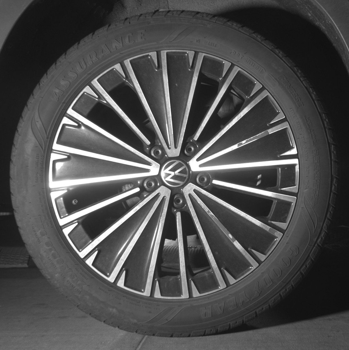 Used 2025 Volkswagen Taos SE FWD image 15