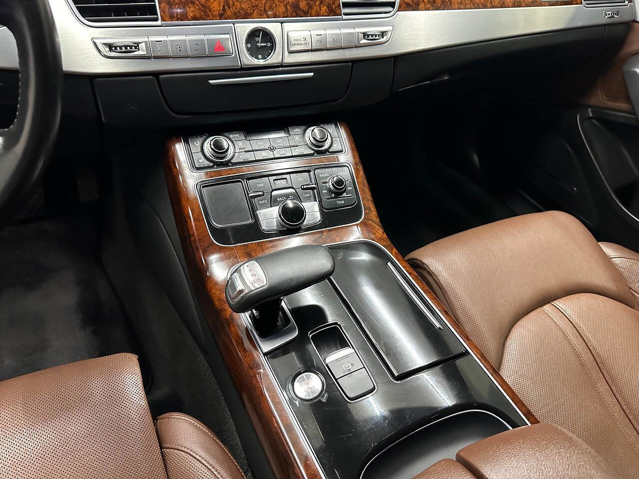 Used 2013 Audi A8 4.0T w/ Convenience Pkg image 17