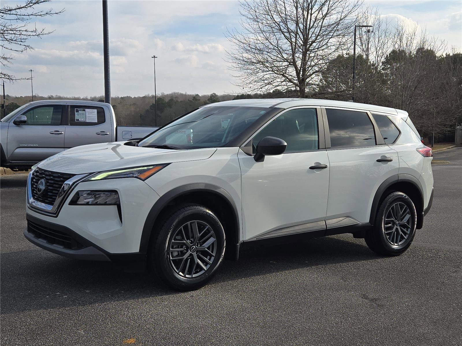 Used 2023 Nissan Rogue S FWD image 1