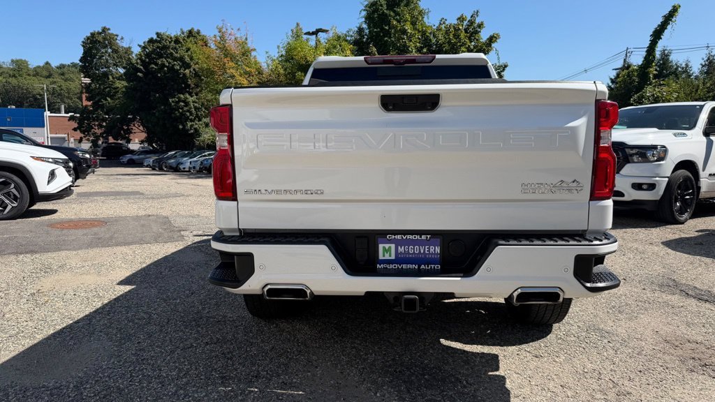 Used 2023 Chevrolet Silverado 1500 High Country w/ High Country Premium Package AWD/4WD image 5