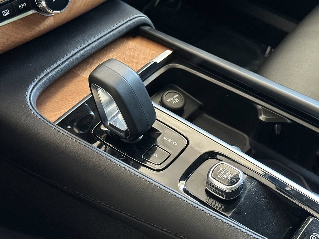 Certified 2024 Volvo XC90 T8 Plus AWD/4WD image 22