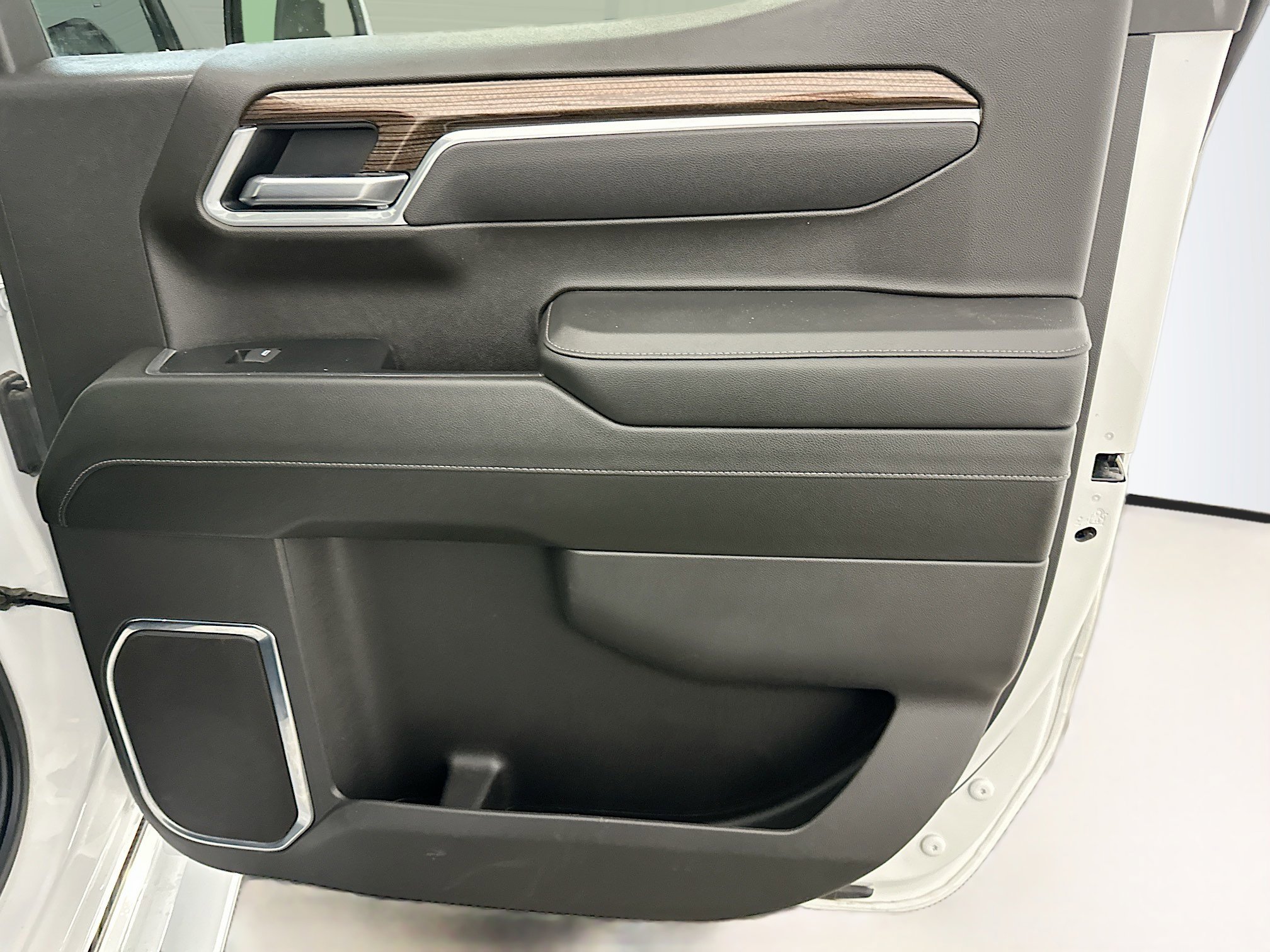 Used 2025 Chevrolet Silverado 1500 LT image 31