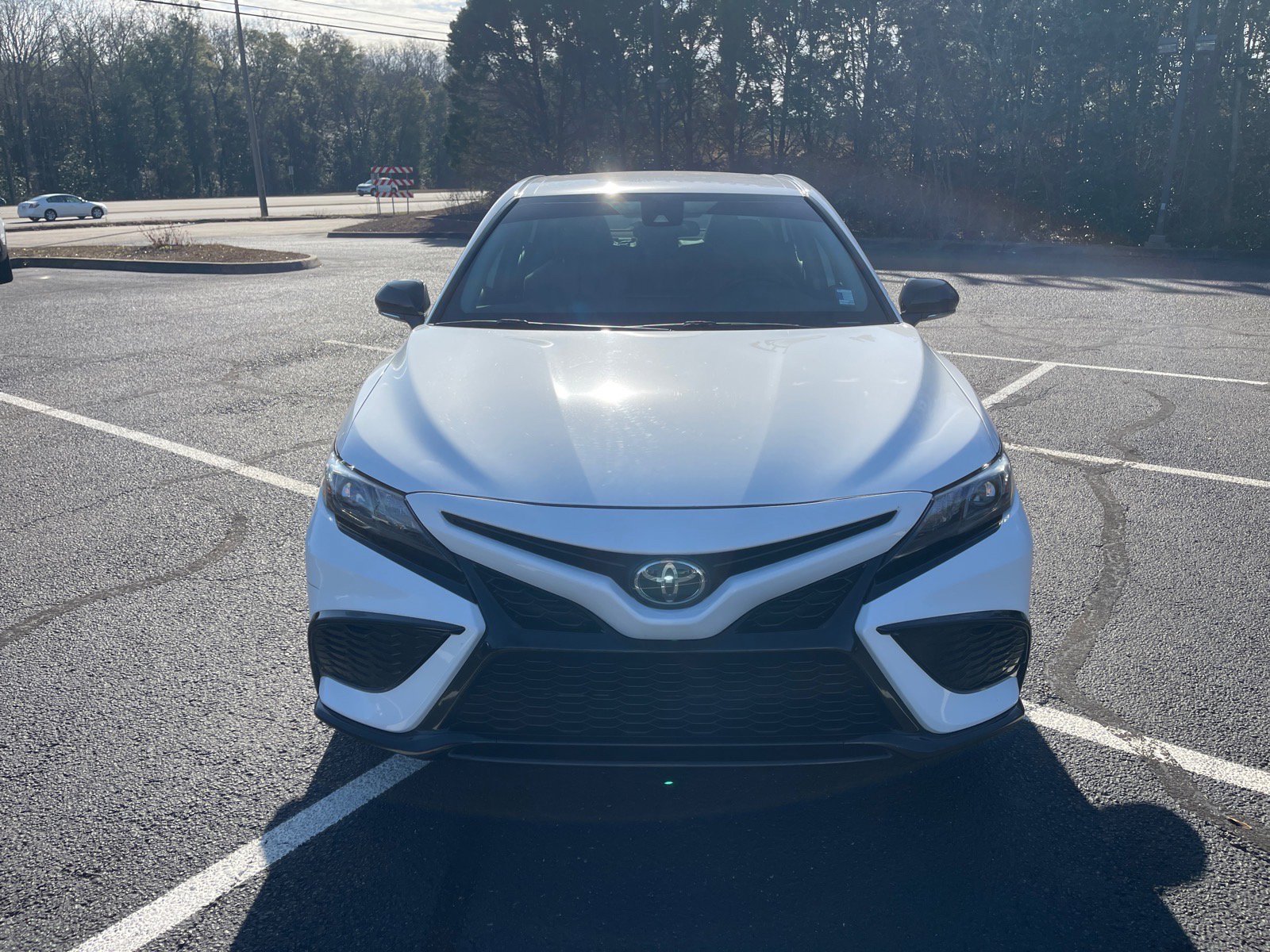 Used 2023 Toyota Camry SE image 2