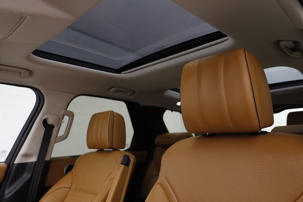 Used 2017 Land Rover Discovery HSE Luxury image 14