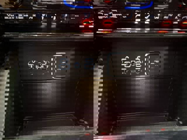 Used 2023 Jeep Grand Cherokee Laredo image 34