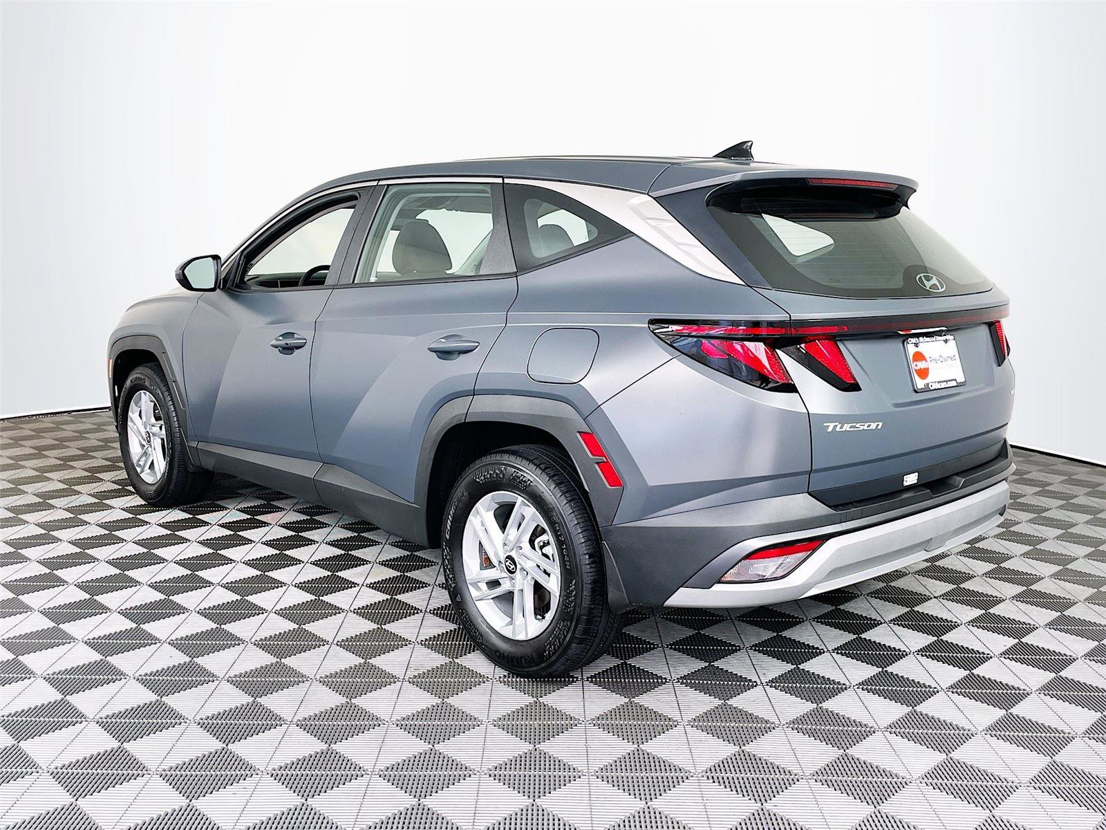 Certified 2025 Hyundai Tucson SE image 6