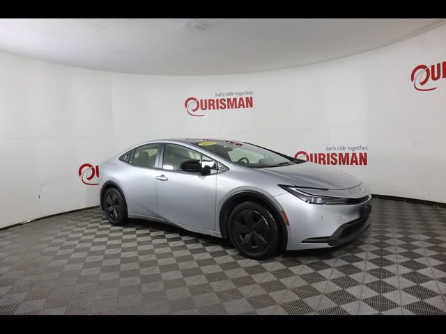 Used 2024 Toyota Prius LE image 9