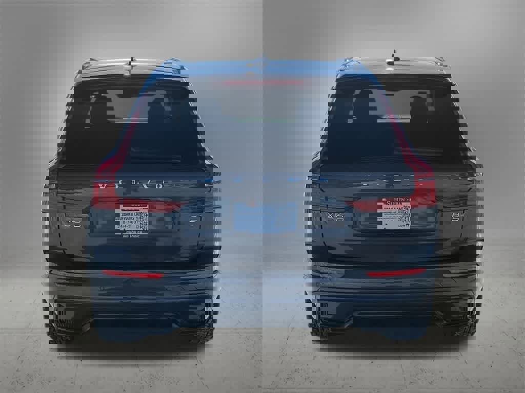 Used 2025 Volvo XC60 B5 Plus image 5