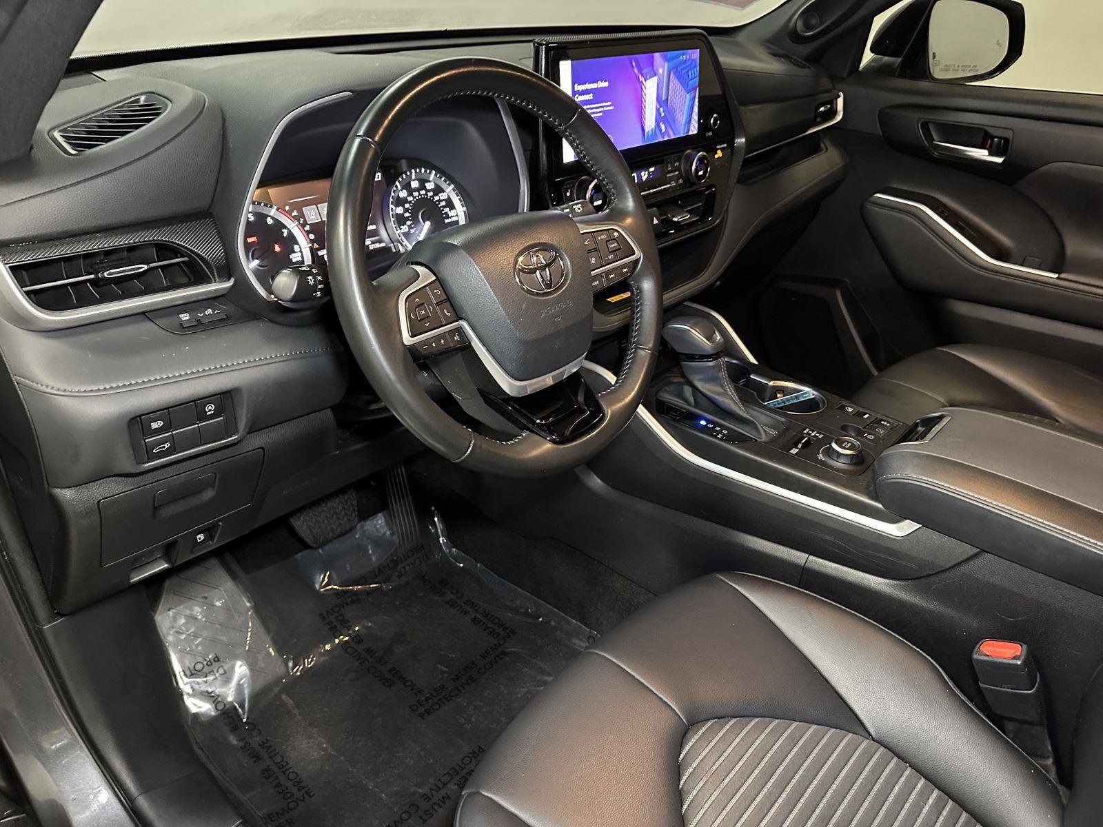 Used 2023 Toyota Highlander XSE AWD/4WD image 24