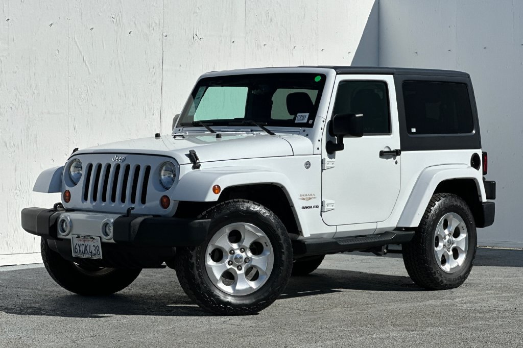 Used 2013 Jeep Wrangler Sahara w/ Connectivity Group AWD/4WD image 7