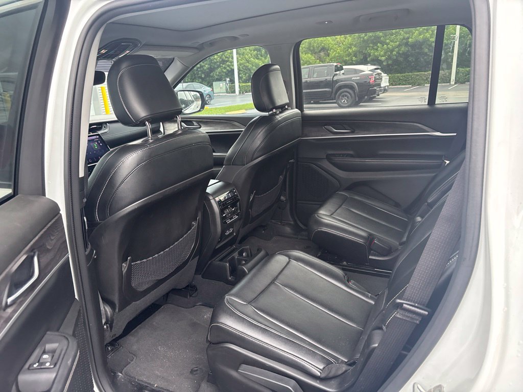Used 2023 Jeep Grand Cherokee L Limited AWD/4WD image 14