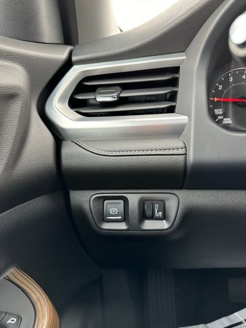 Used 2023 GMC Acadia SLE w/ Driver Convenience Package image 46