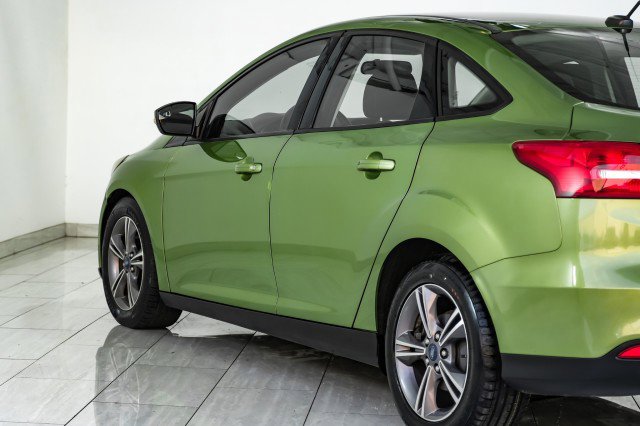 Used 2018 Ford Focus SE w/ SE Appearance Package image 57