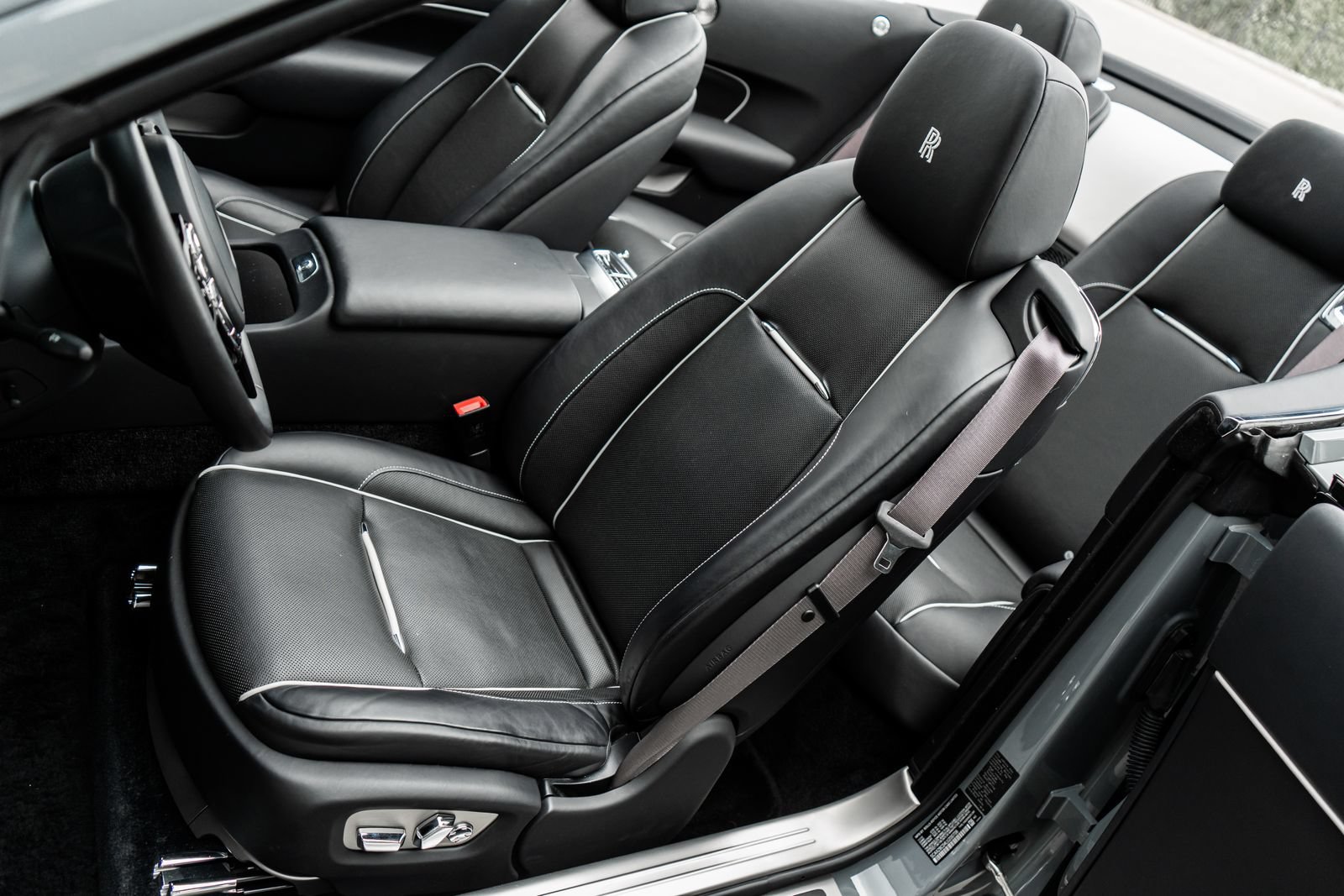 Used 2020 Rolls-Royce Dawn RWD image 27