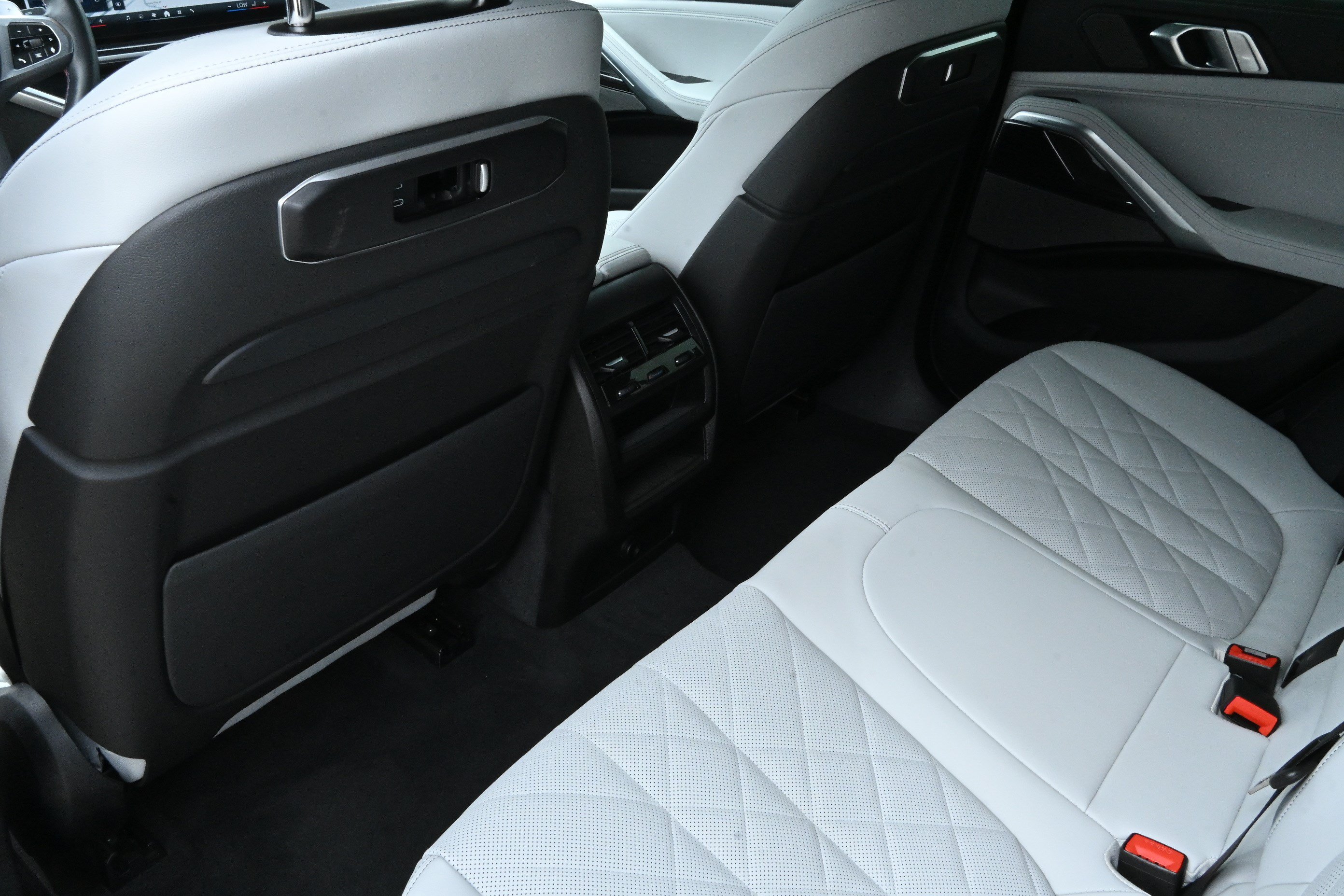 Certified 2026 BMW X6 M60i AWD/4WD image 14