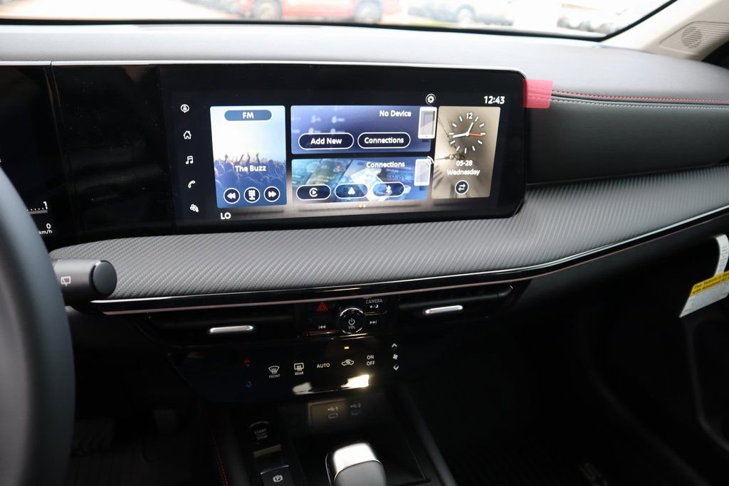 New 2025 Nissan Kicks SR FWD image 15