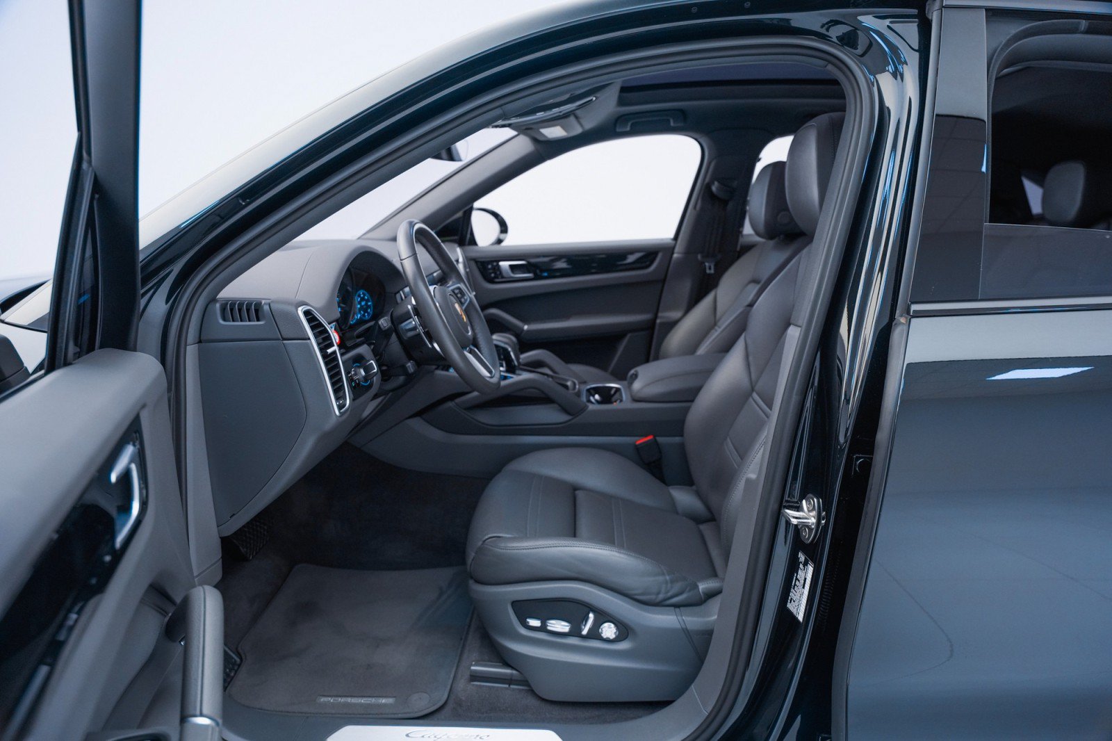 Certified 2020 Porsche Cayenne AWD/4WD image 14