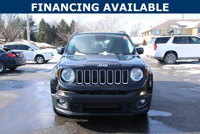 Used 2016 Jeep Renegade Latitude w/ Cold Weather Group FWD image 3