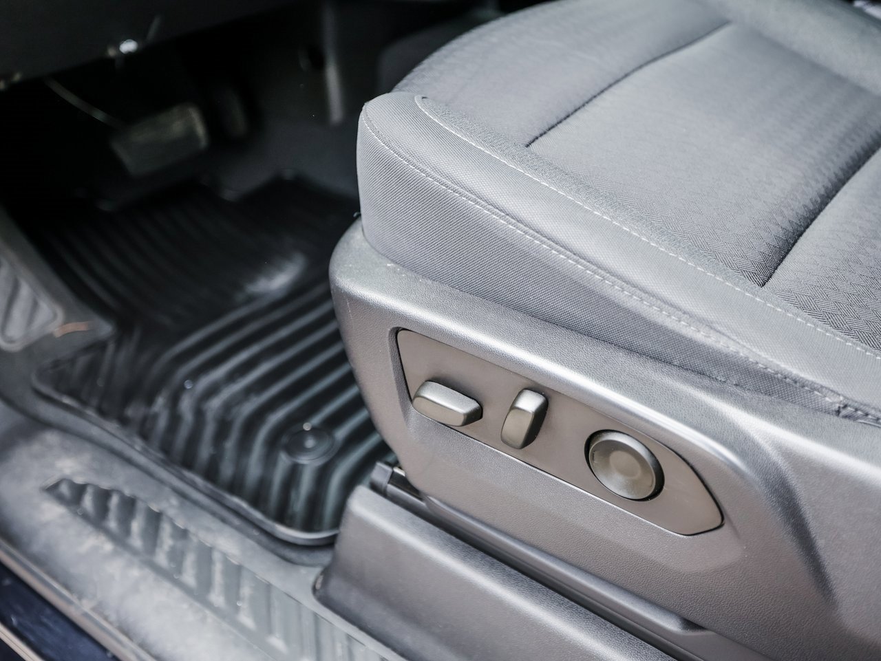 Used 2022 Chevrolet Silverado 1500 Custom image 14