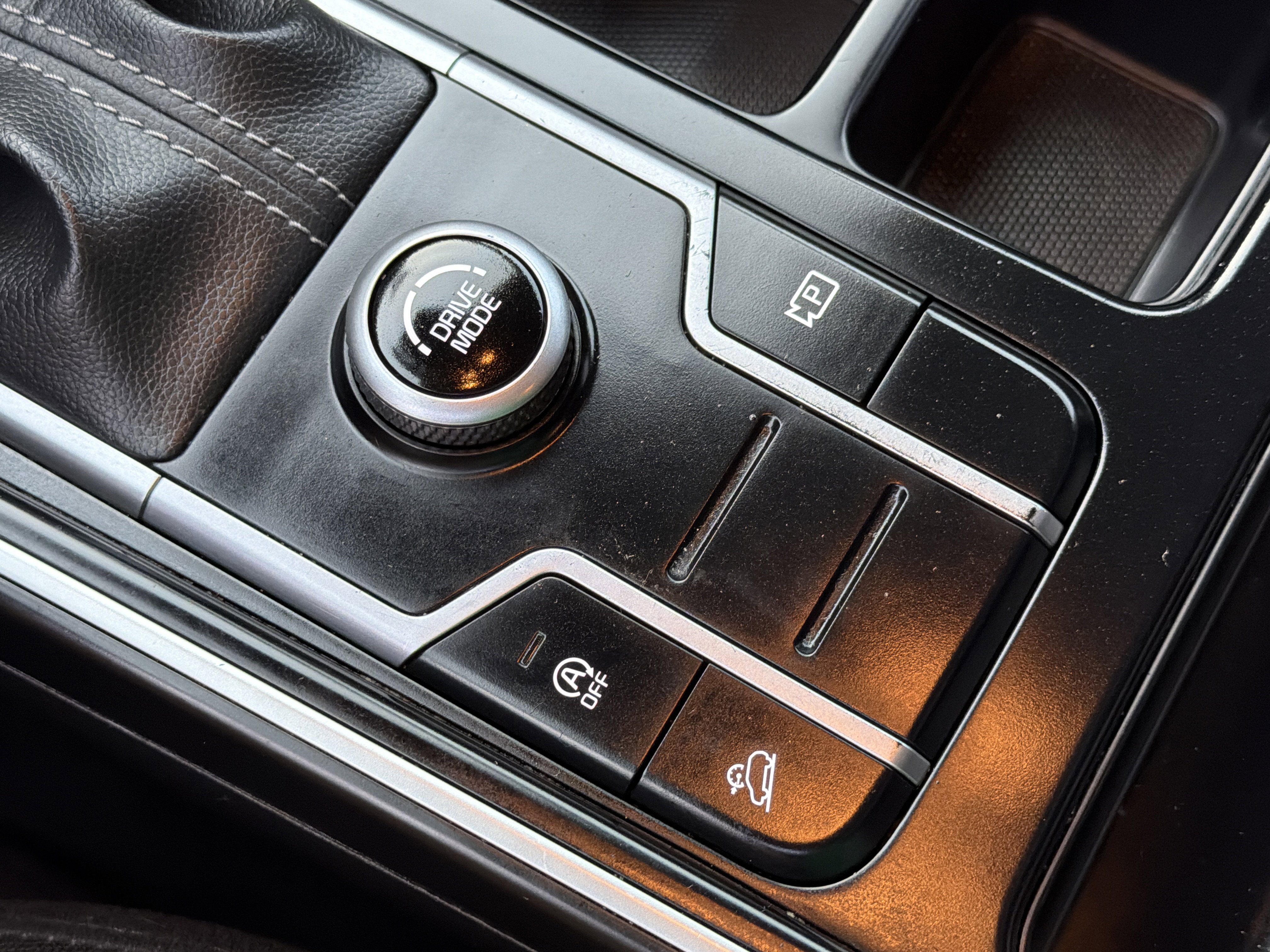 Used 2023 Kia Sorento LX image 32