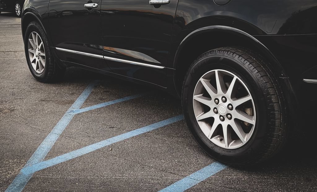 Used 2014 Buick Enclave Leather FWD image 6