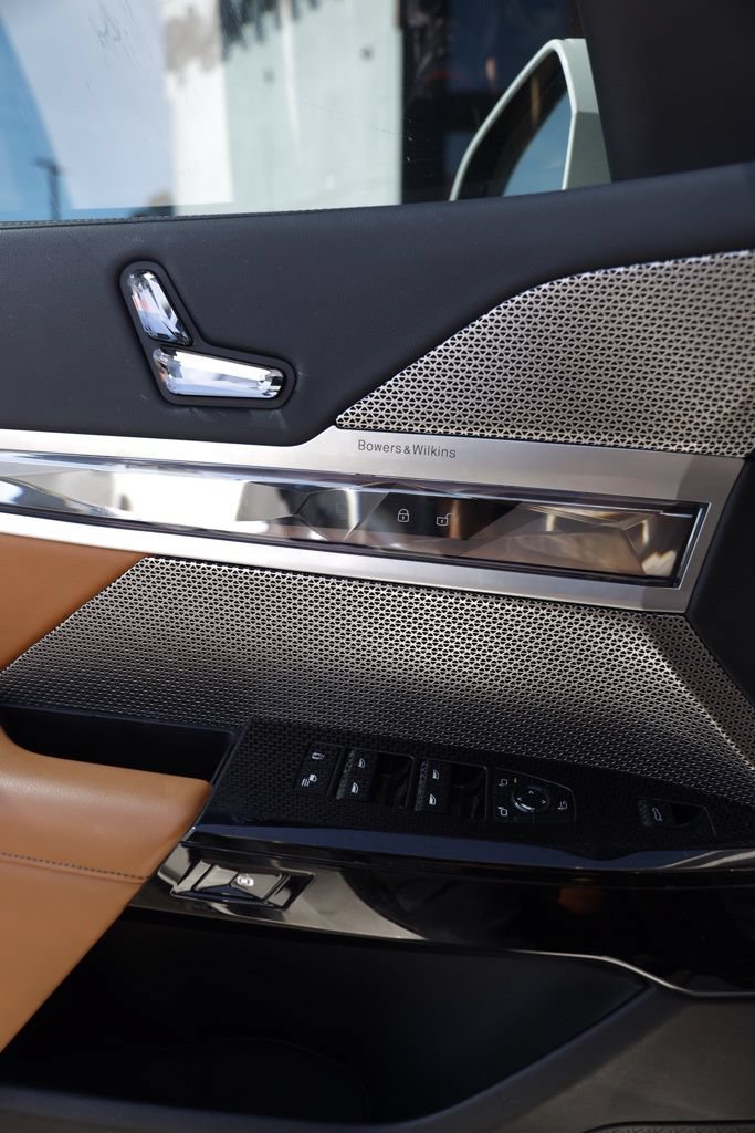 Used 2023 BMW 740i RWD image 19
