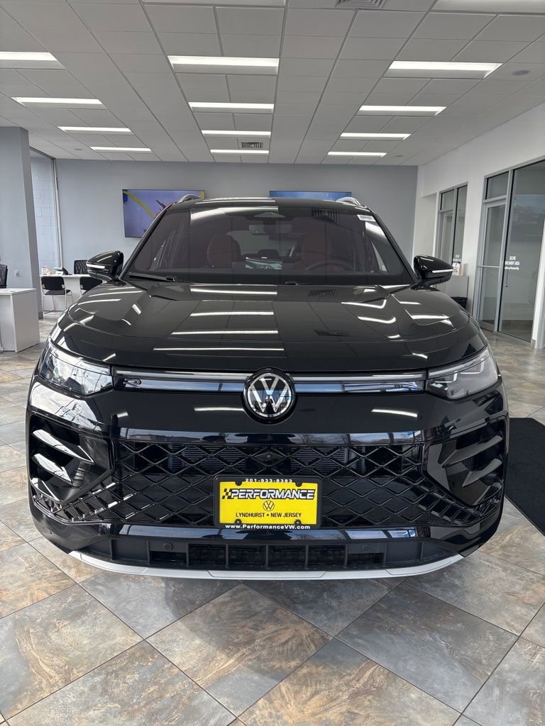 New 2026 Volkswagen Tiguan SEL R-Line image 3
