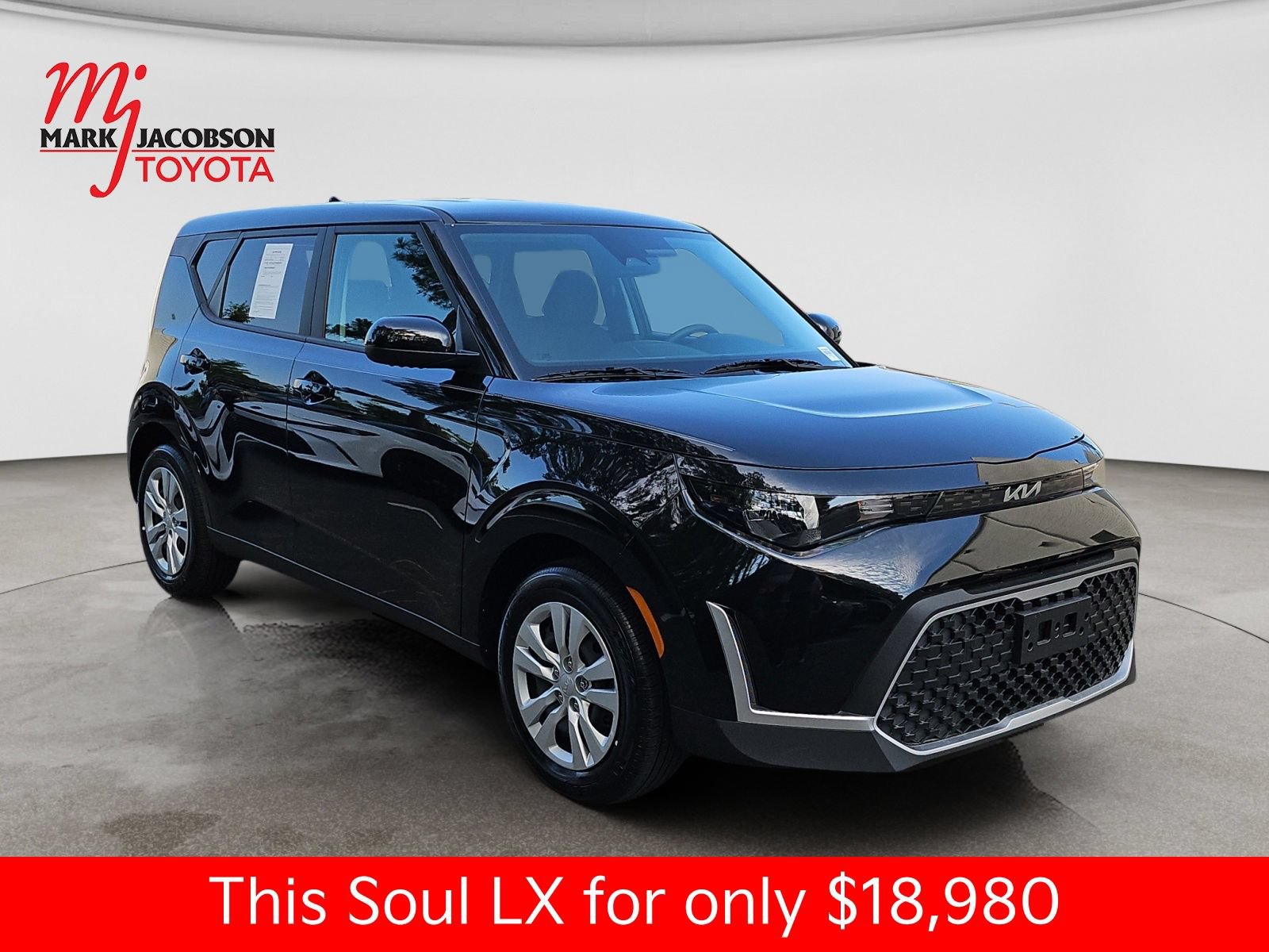 Used 2025 Kia Soul LX FWD image 5