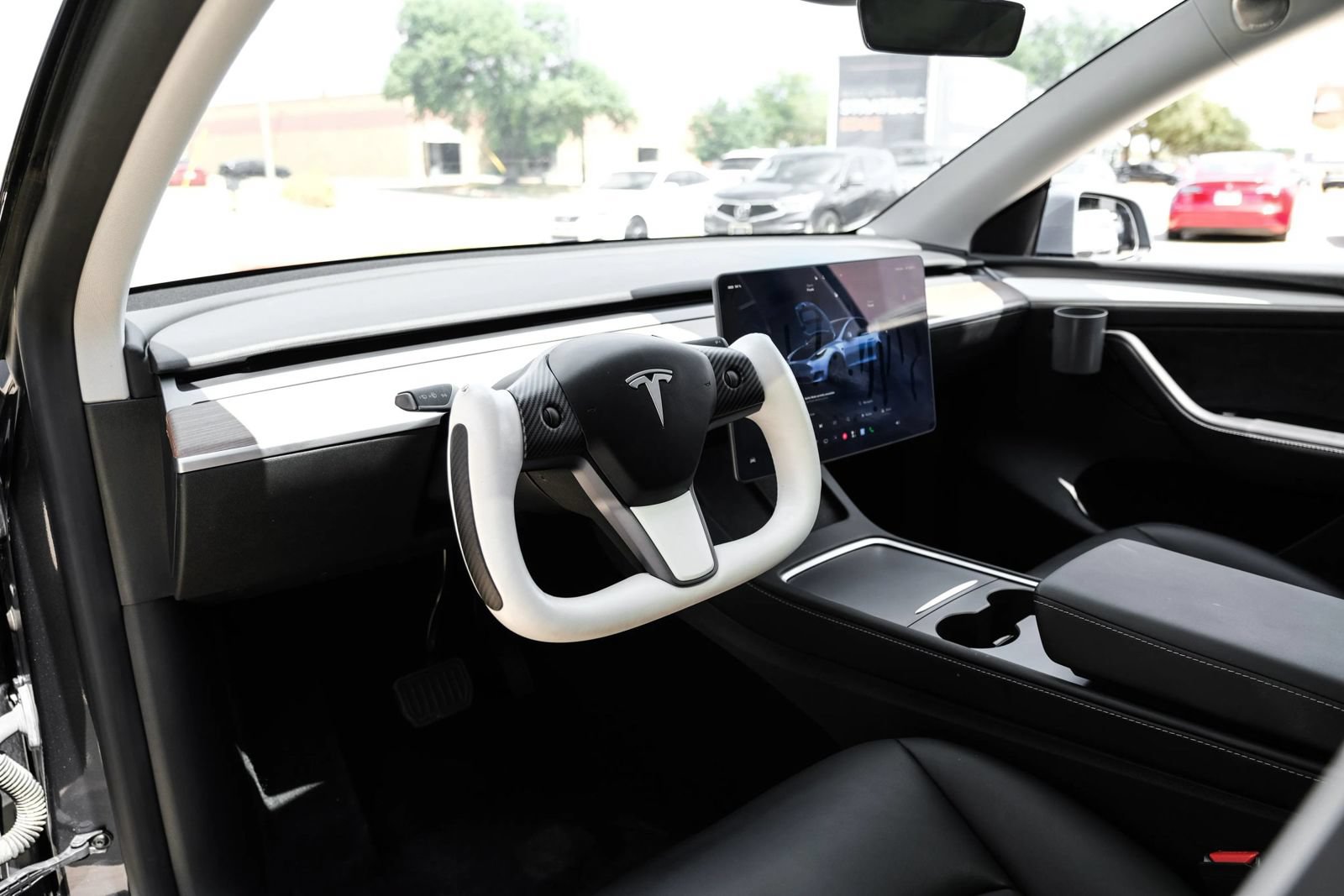 Used 2025 Tesla Model Y Long Range RWD image 2