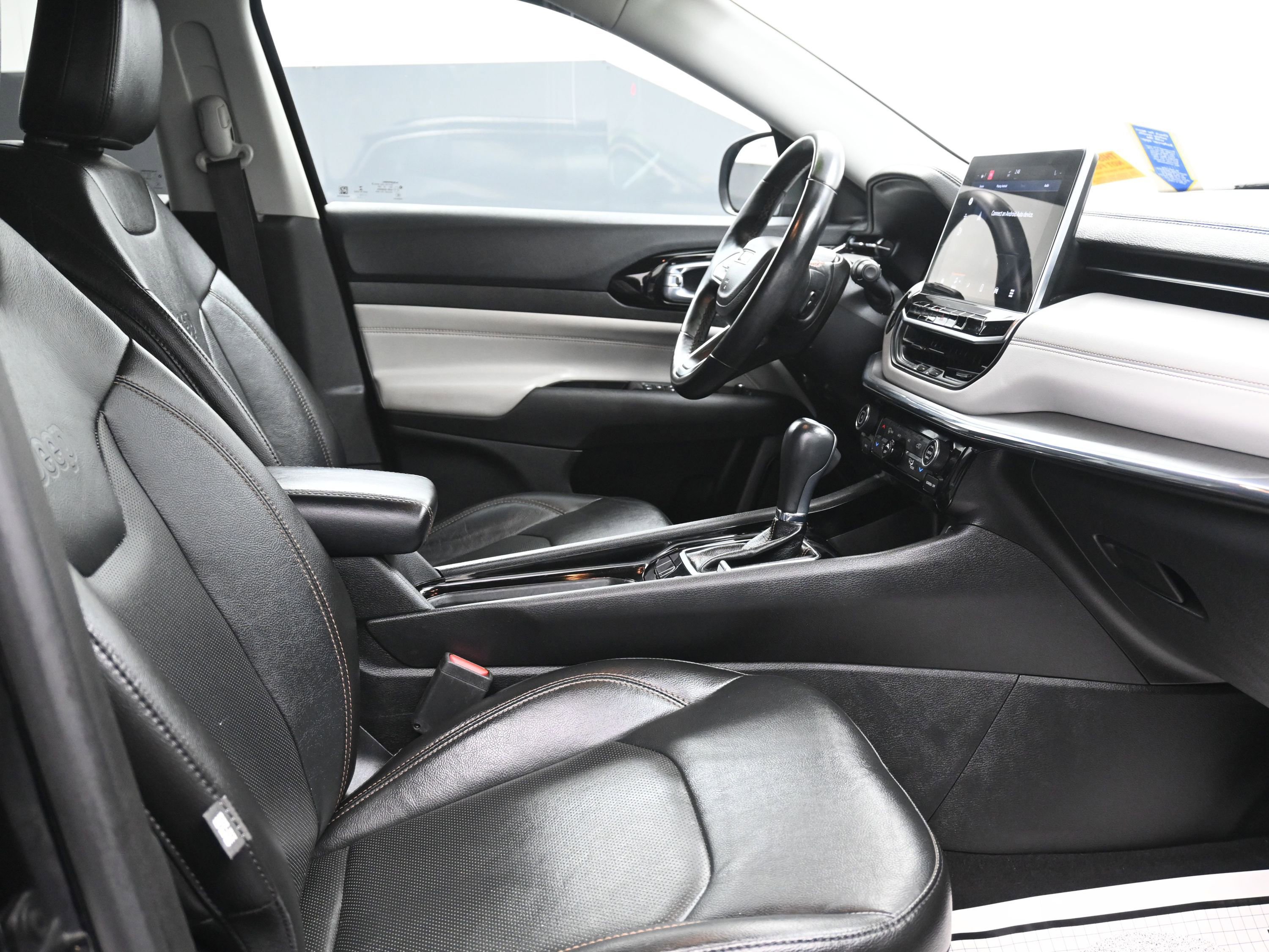 Used 2022 Jeep Compass Limited image 29