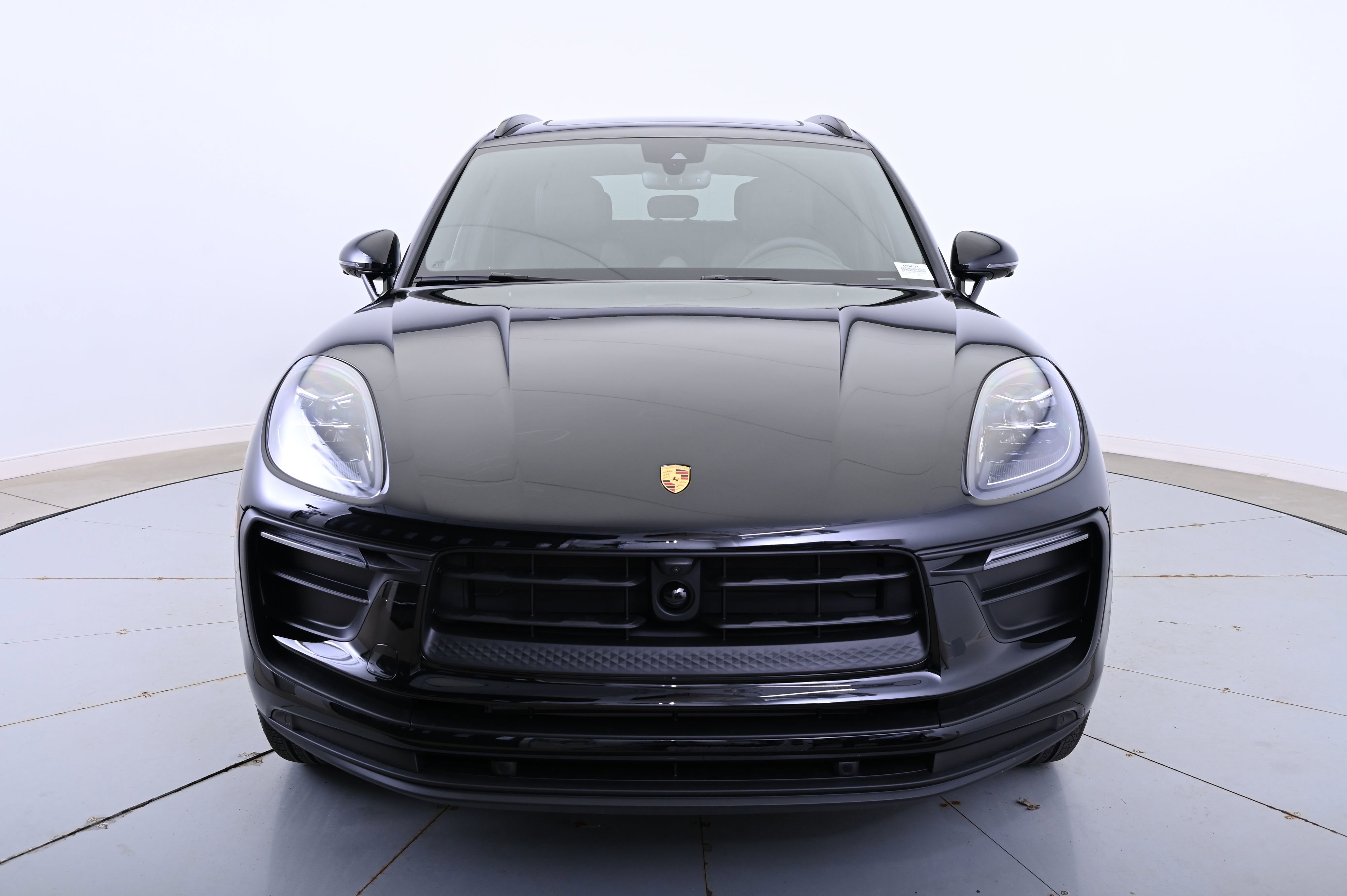 Certified 2025 Porsche Macan image 10