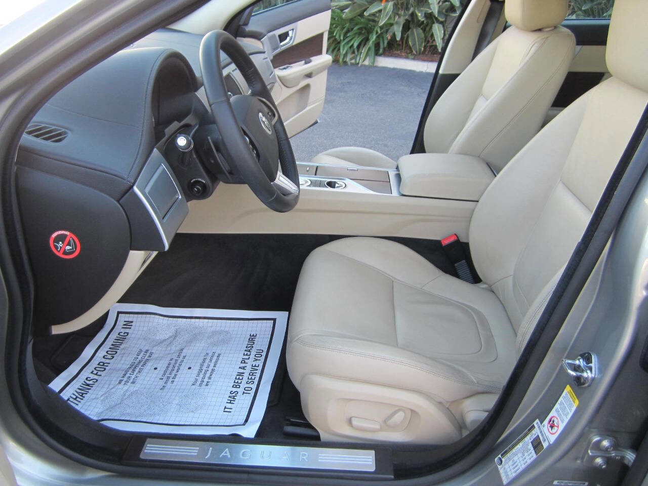 Used 2013 Jaguar XF image 24