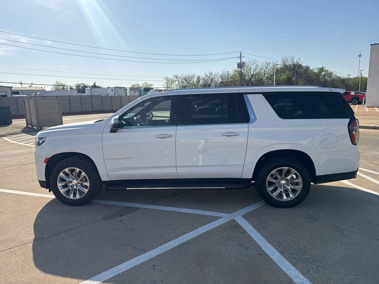 Used 2023 Chevrolet Suburban Premier image 4